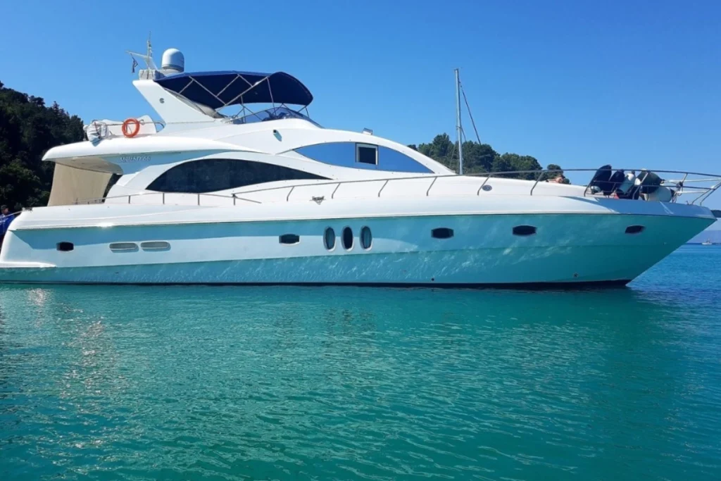 Yacht