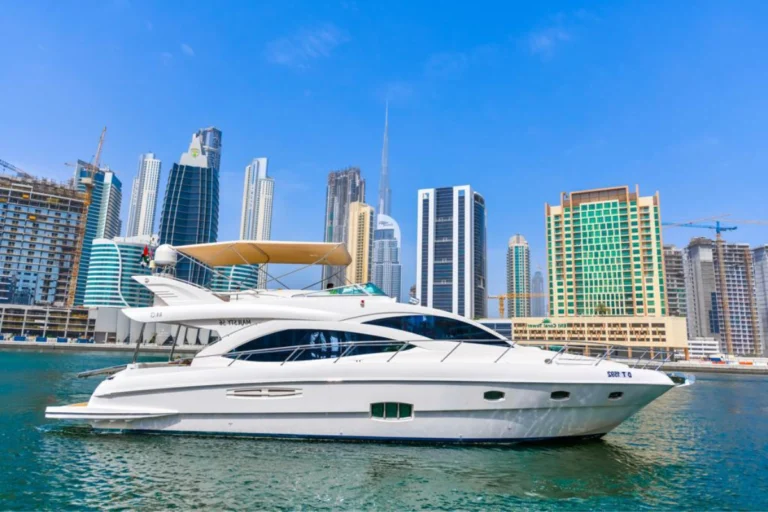 Yacht für 2 Stunden mieten in Dubai: Preise, Route & Highlights