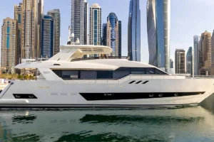 Yacht-Tour in Dubai: Was Sie vom Wasser aus sehen & die besten Routen