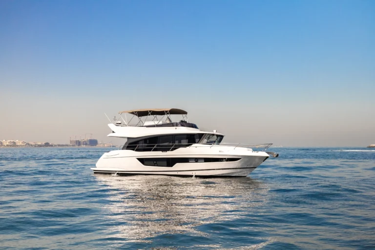 Yacht mieten in Dubai: Preise 2026 – echte Tarife für jede Yacht