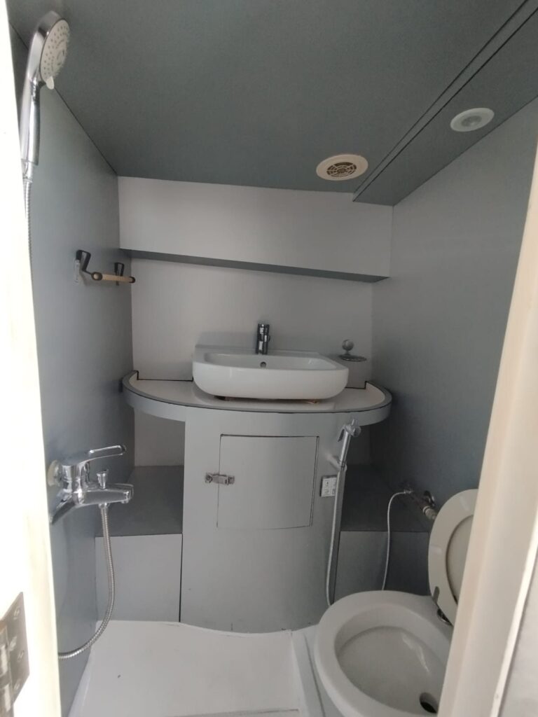 Private fishing boat in Dubai – toilet shower